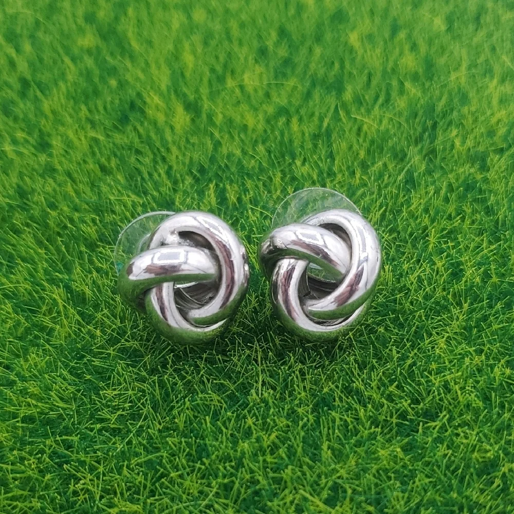 Fancy‎ Silver Tone Knot Earrings E1018